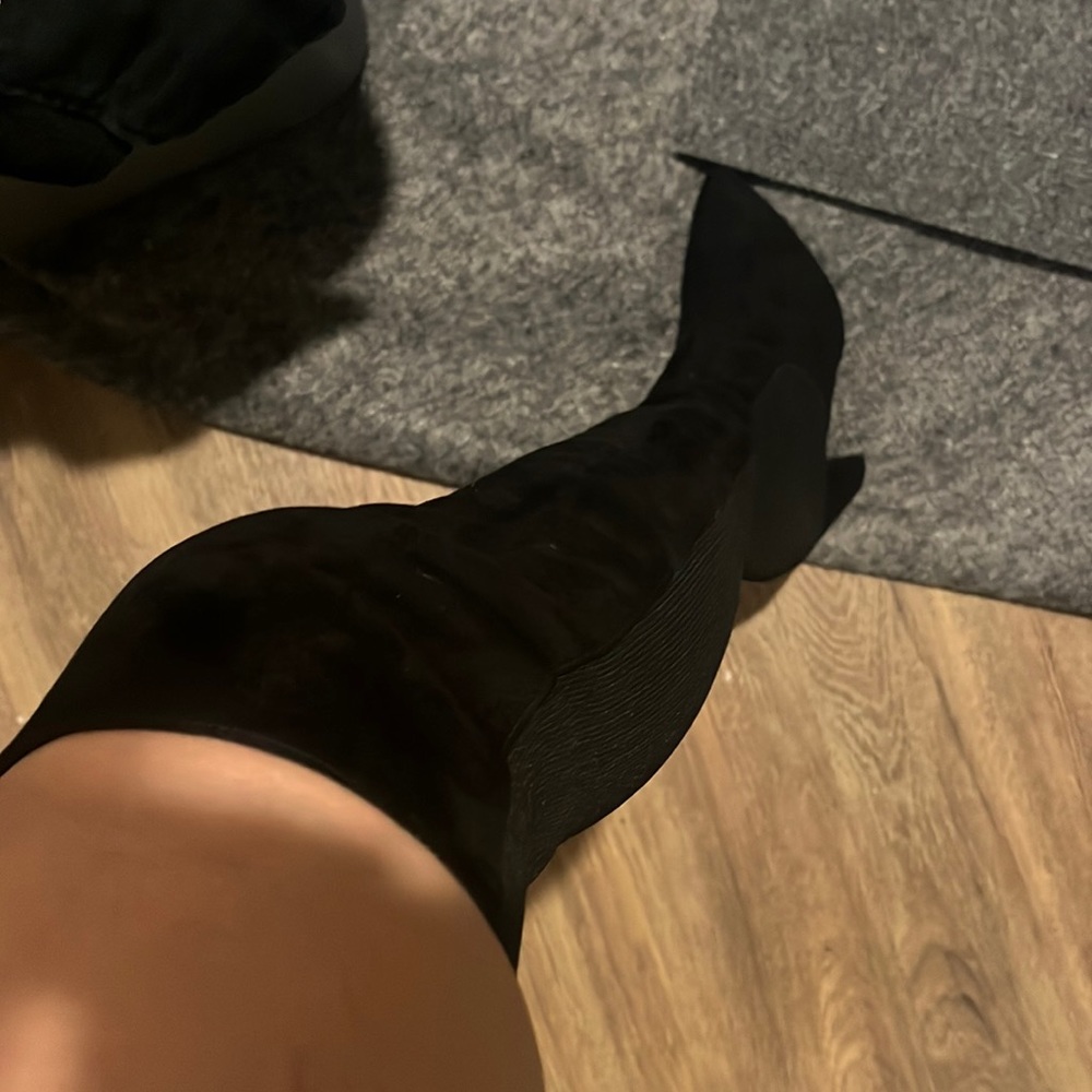 Steve Madden black high boots stretchy! Size 7 … suede .. velvet